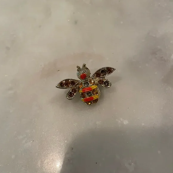 Vintage Gem Bee Pin - Picture 3 of 4